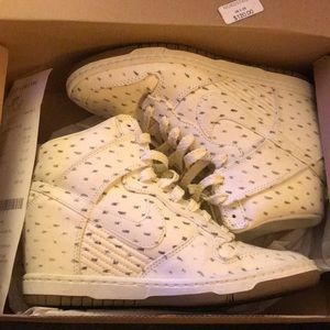 Super cute sporty Nike wedges.